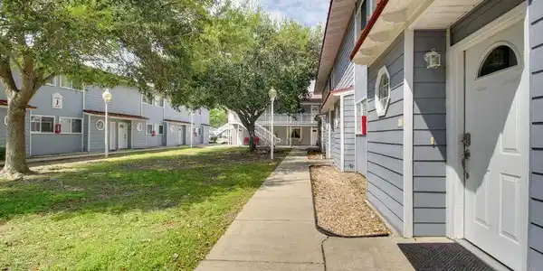 Image 2: oak shores front 2
