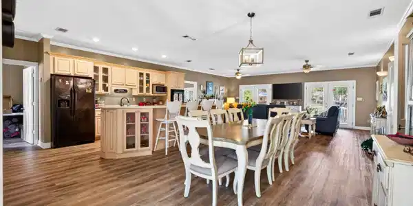 Image 3: 701SouthHillDr.-5