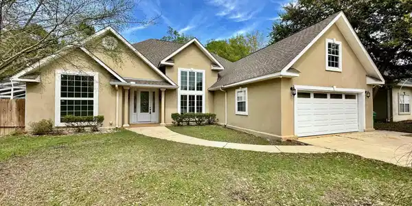 114 Oaks Boulevard