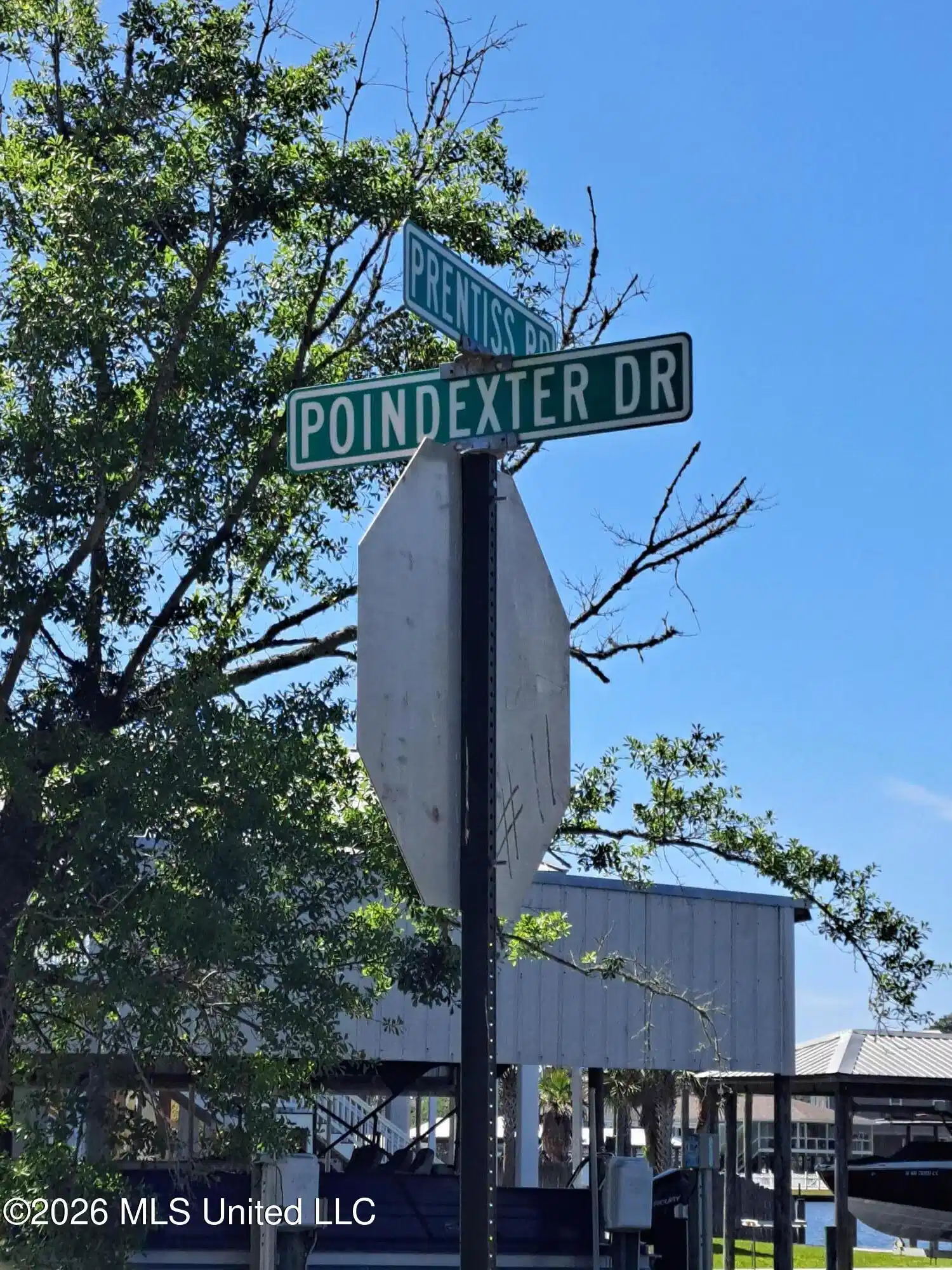 Image 1: golf course street name