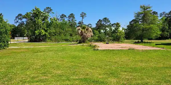 Image 2: golf course 4