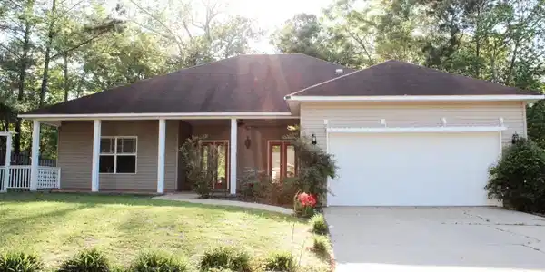 2813 Hickory Lane