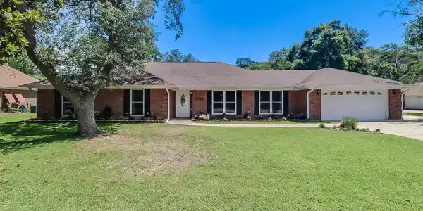 304 Inverness Court