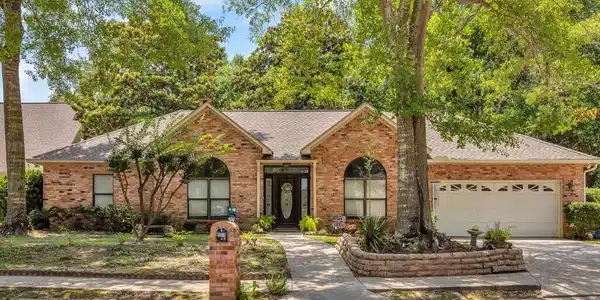Image 2: 807WoodglenDr-2