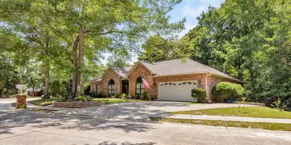 Image 4: 807WoodglenDr-3