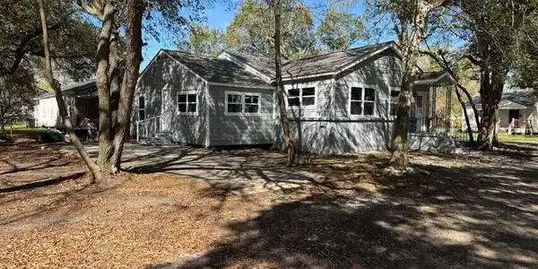 Image 2: Front Yard