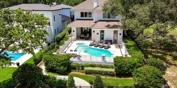 922 E Beach Boulevard