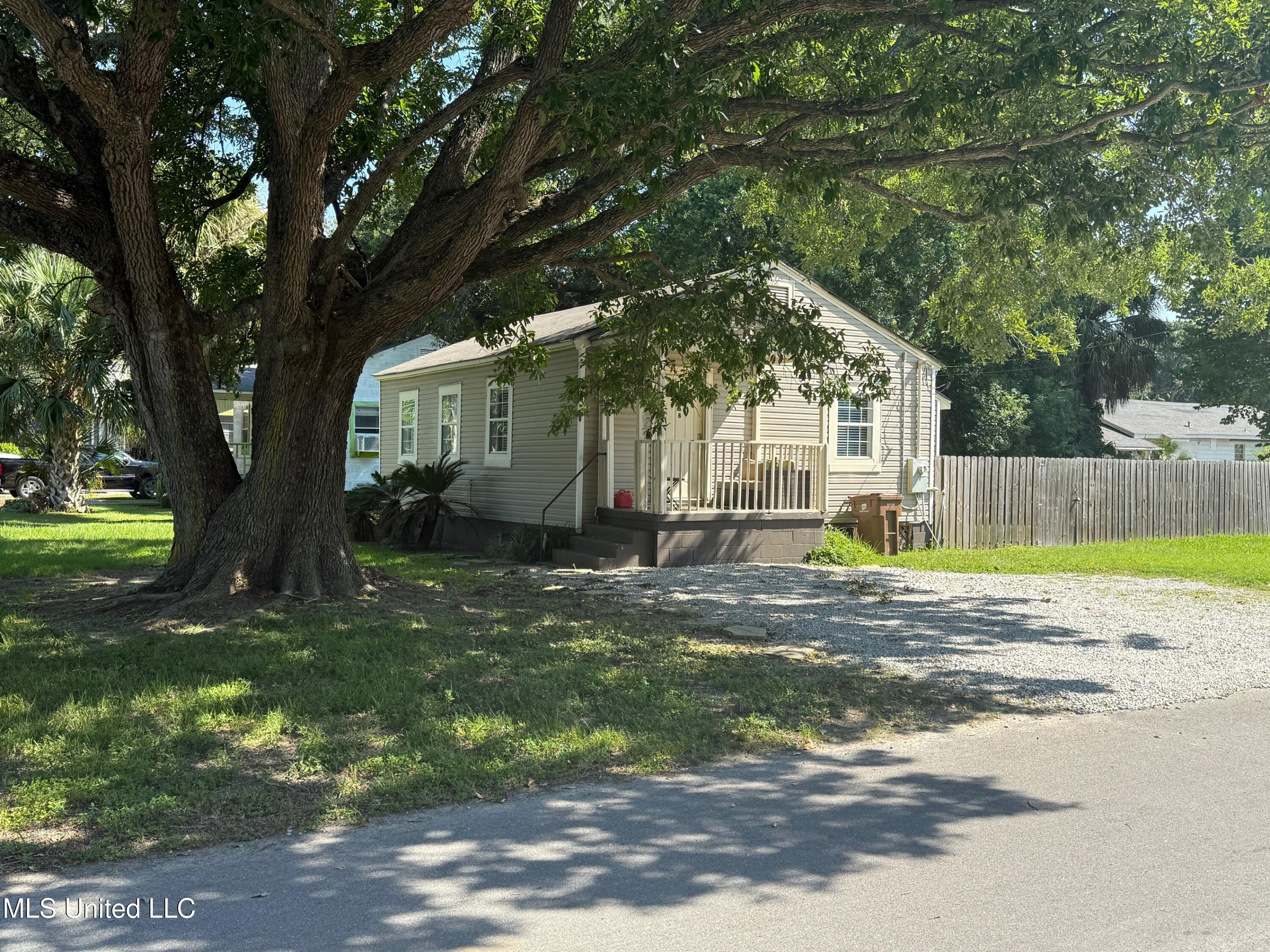 Image 1: 9C194B00-54FC-4221-A0A9-4793A934D607