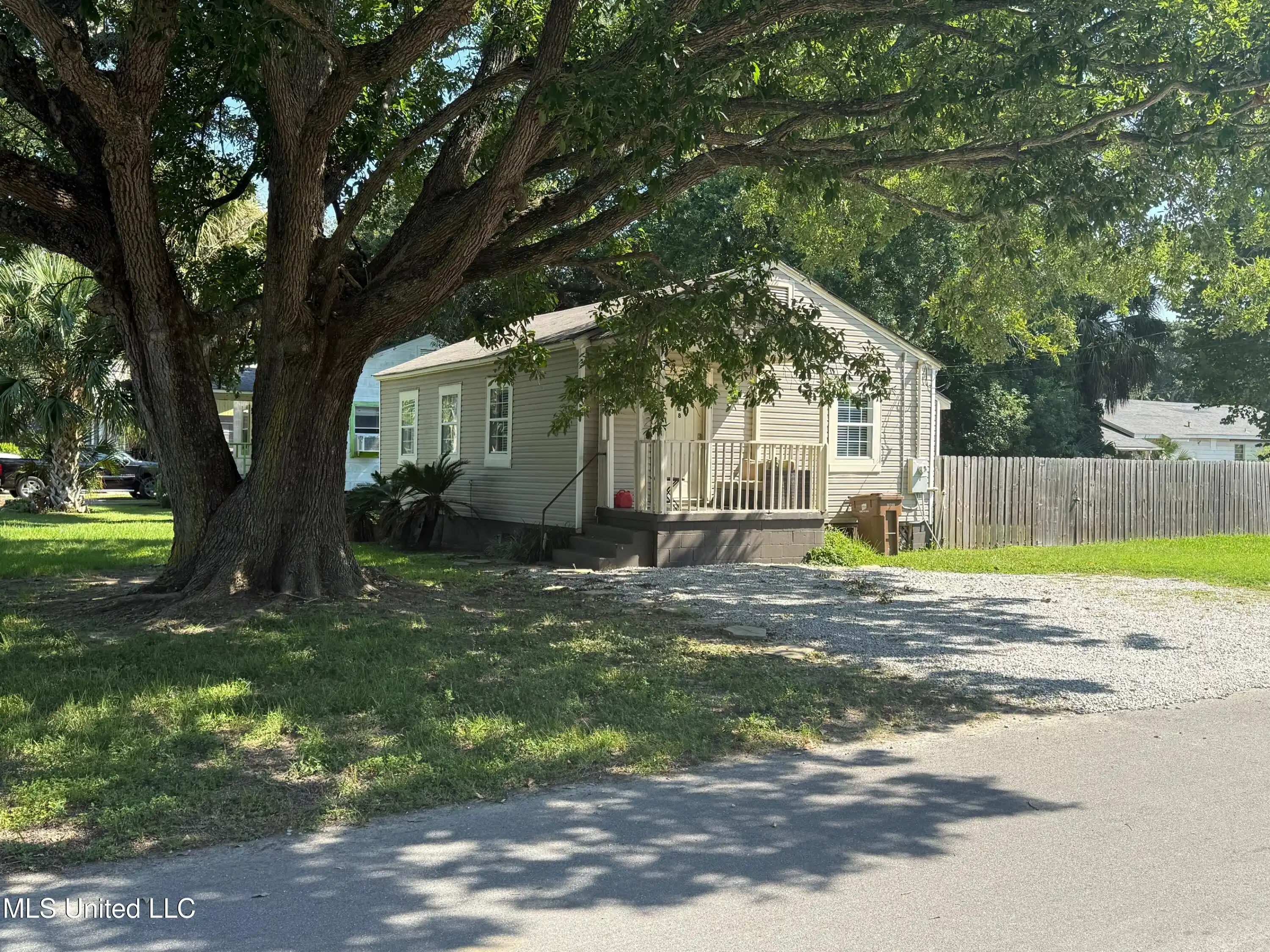 Image 1: 9C194B00-54FC-4221-A0A9-4793A934D607
