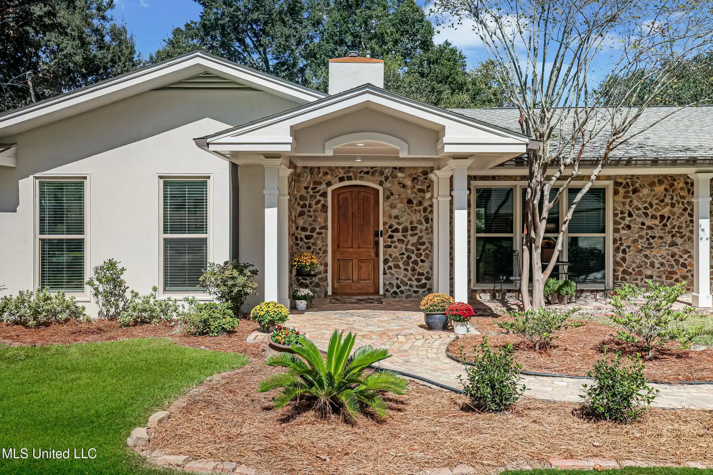 Image 1: 2604 Evergreen Lane Biloxi - Front