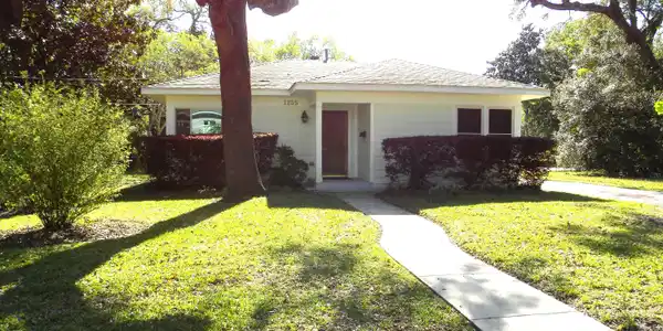 1255 Kensington Drive