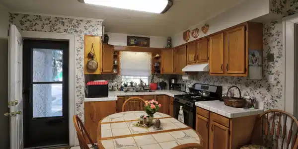 Image 4: Kitchen