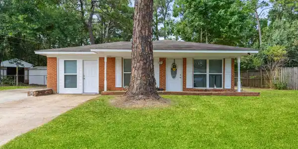 15916 Orange Drive