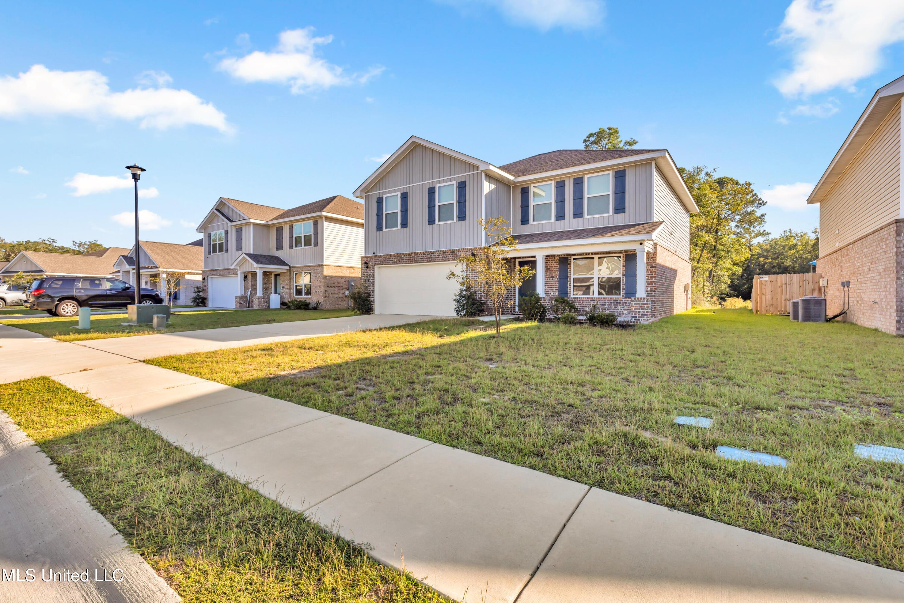 Image 2: 62SaltmeadowCir-2