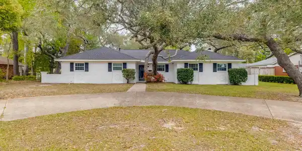 2305 Middlecoff Drive