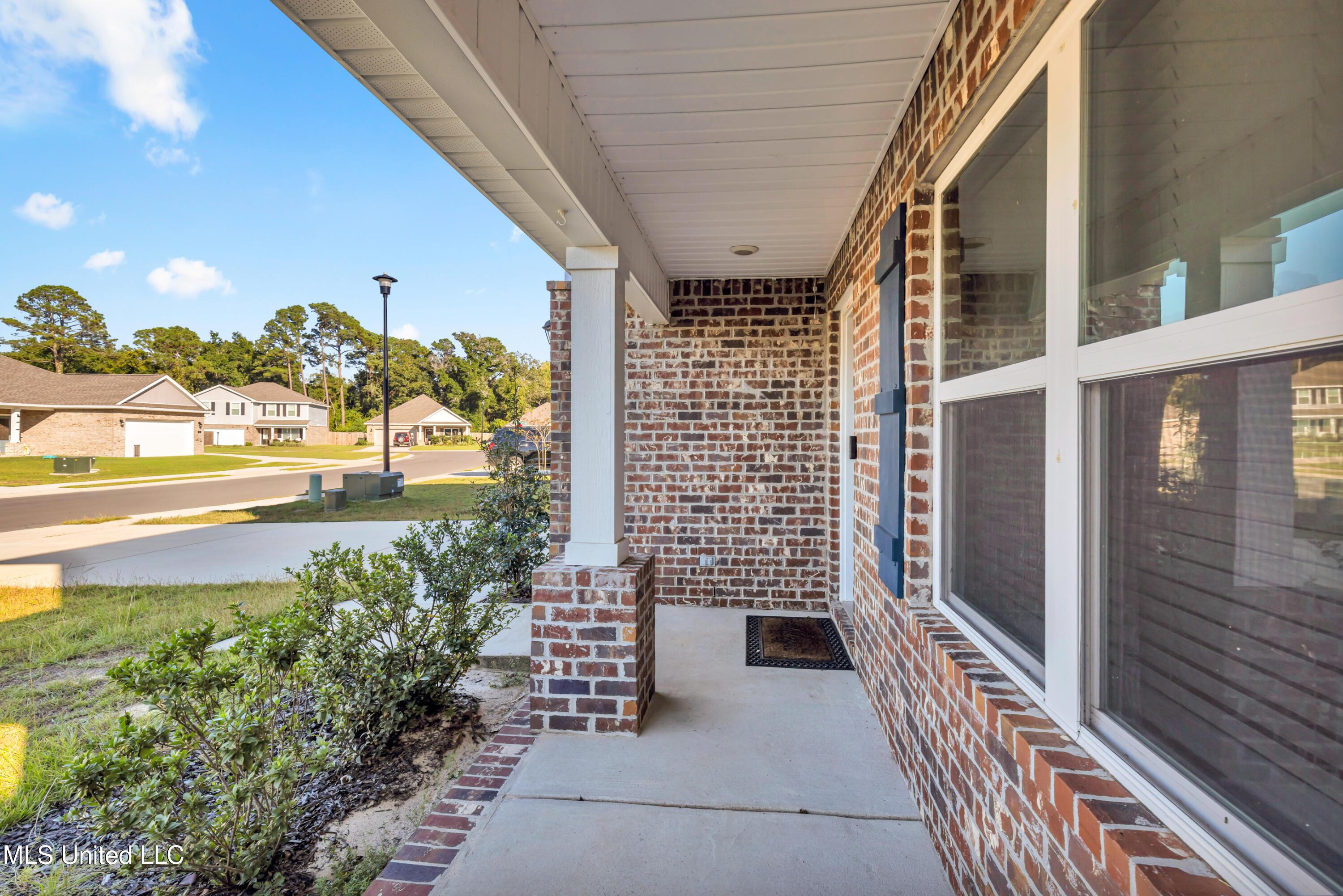 Image 4: 62SaltmeadowCir-4