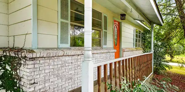 Image 3: 15_front_porch