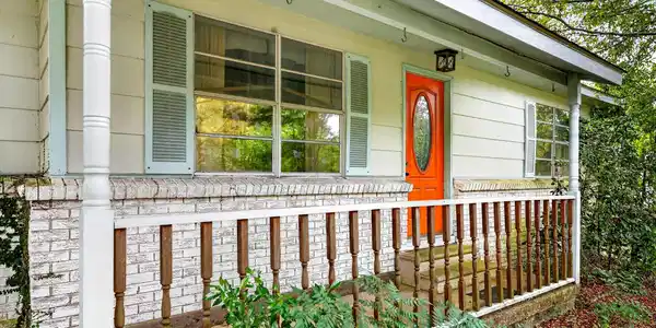Image 4: 16_front_porch