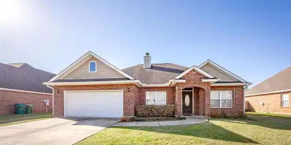 2504 Rue Beaux Chenes Central