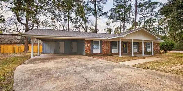 202 Ravens Court