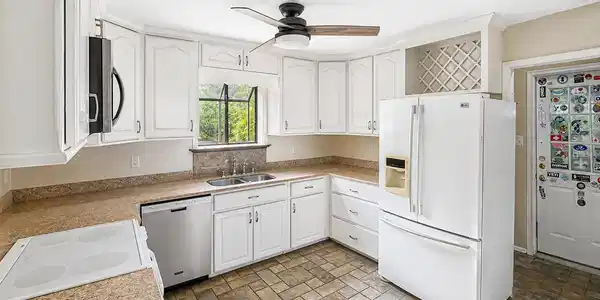 Image 2: Kitchen