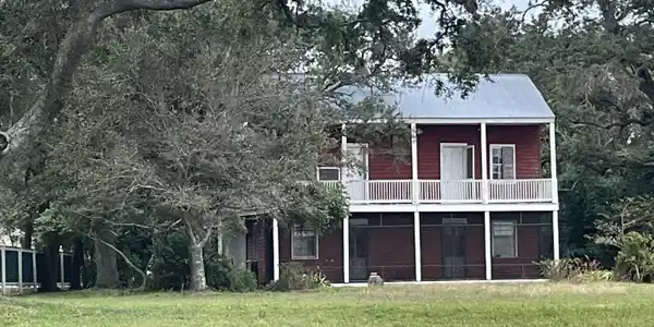 737 E Scenic Drive