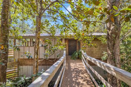 1101 Le Voyageur Drive