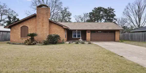 2704 English Drive
