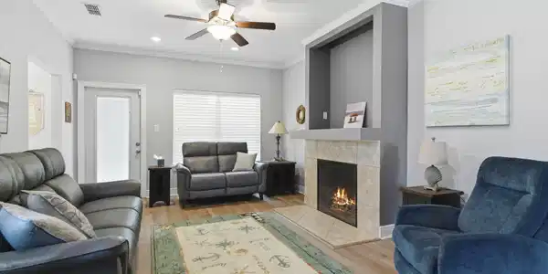 Image 3: Living area
