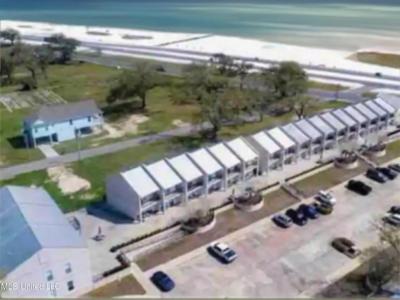 548 W Beach Boulevard
