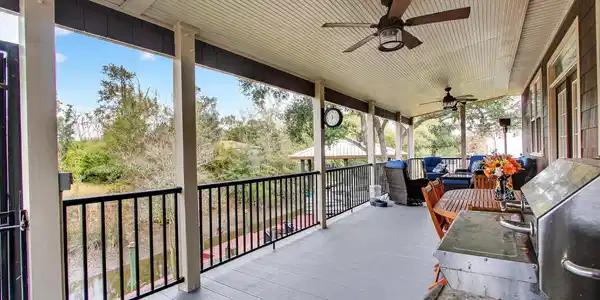 Image 2: Rear upper porch