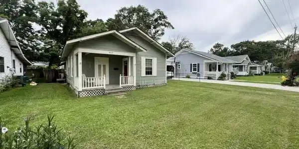 Image 4: 810 McKinley - right side view