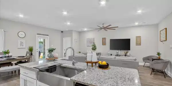 Image 2: Open Floor Plan