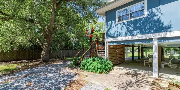 Image 2: 811ViewSt.-9614