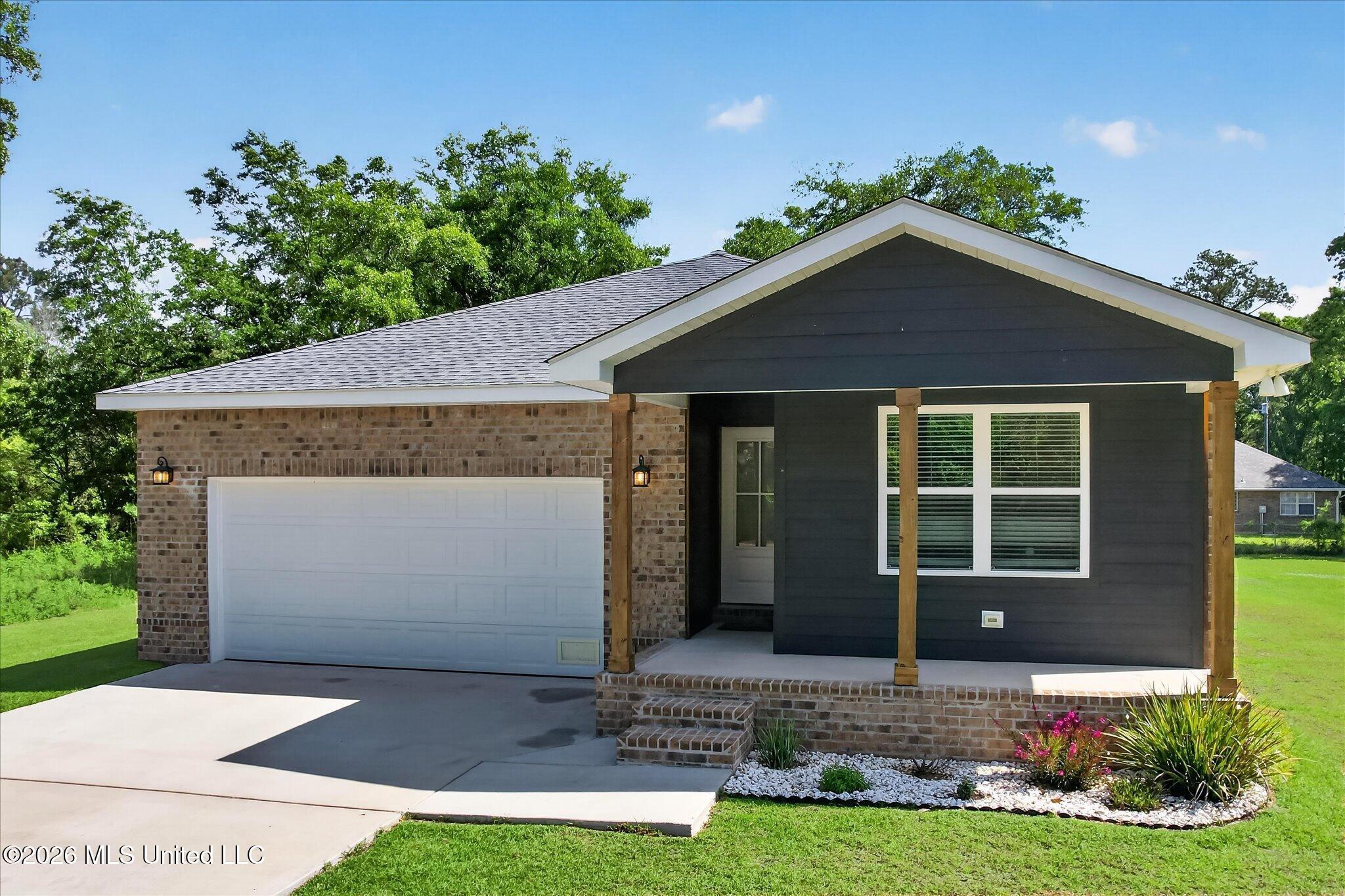 Image 4: 1412 Spruce St, Ocean Springs MS