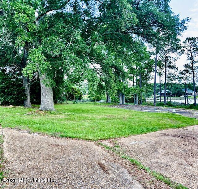 Image 2: DRIVEWAY IS ON EAST SIDE