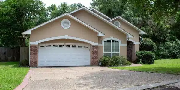 962 Glen Oaks Drive