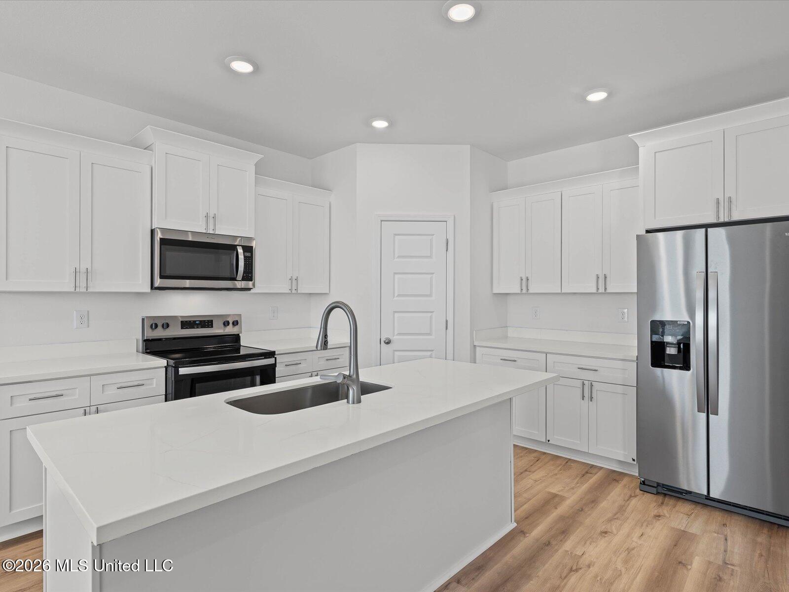 Image 2: GLF_ThePreserve_Sandpiper_Kitchen
