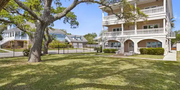 1100 E Beach Boulevard