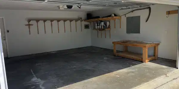 Image 2: Garage