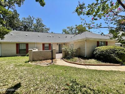 1509 Oak Leaf Circle