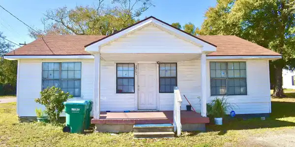 Image 2: 2201 15th Ave