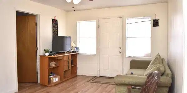 Image 3: 2201 15th Ave