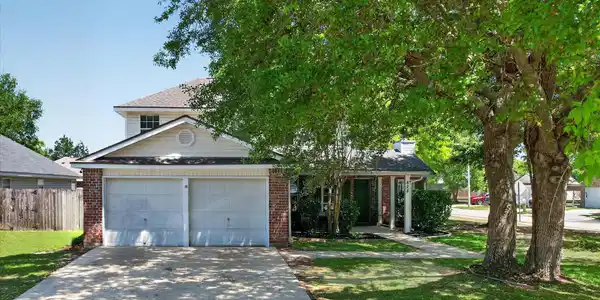 828 Ellington Drive