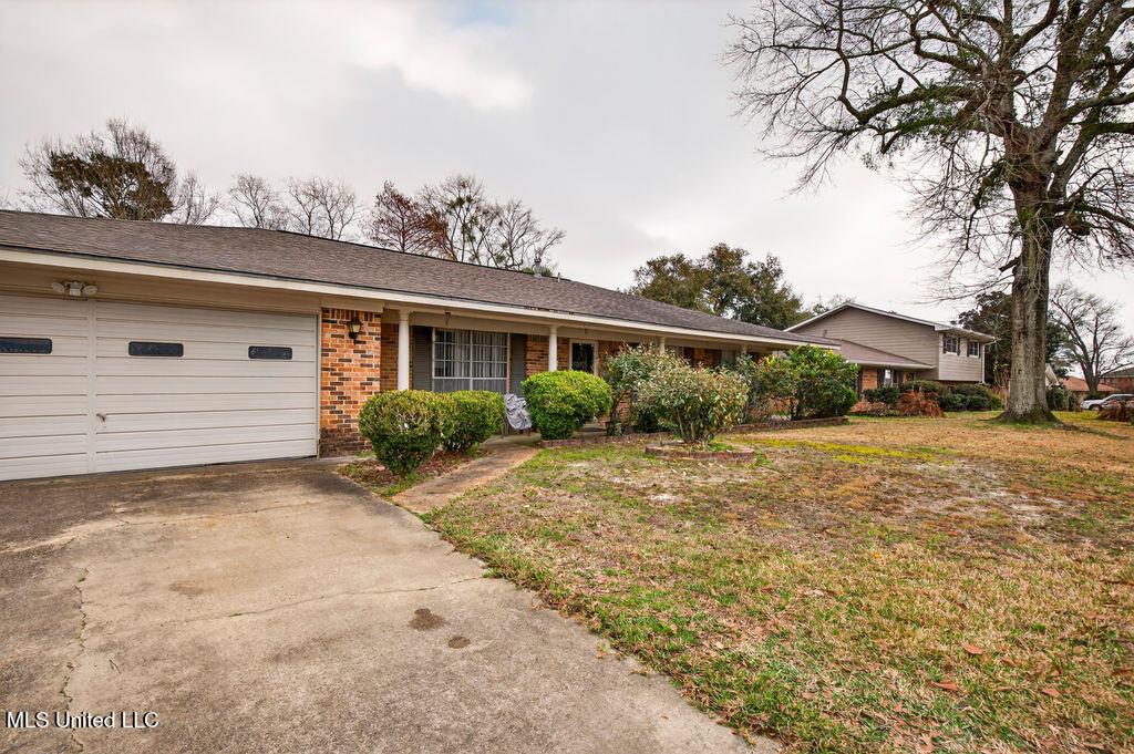 Image 3: 734CanterburyDr-3