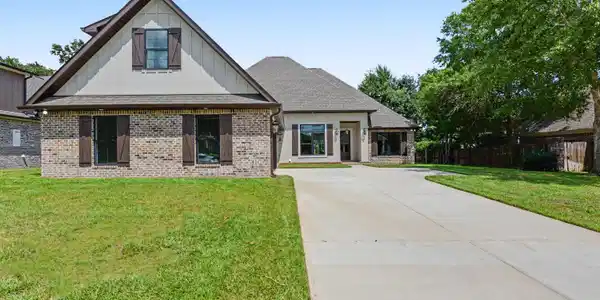 138 Destiny Oaks Drive