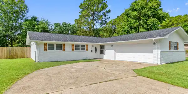 2607 Calle De Feliz Street