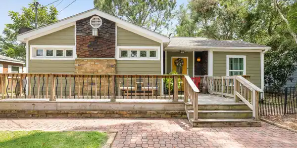 1673 Sunset Boulevard