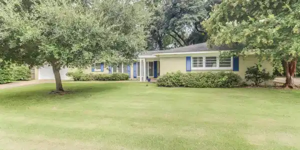 218 Pinewood Circle