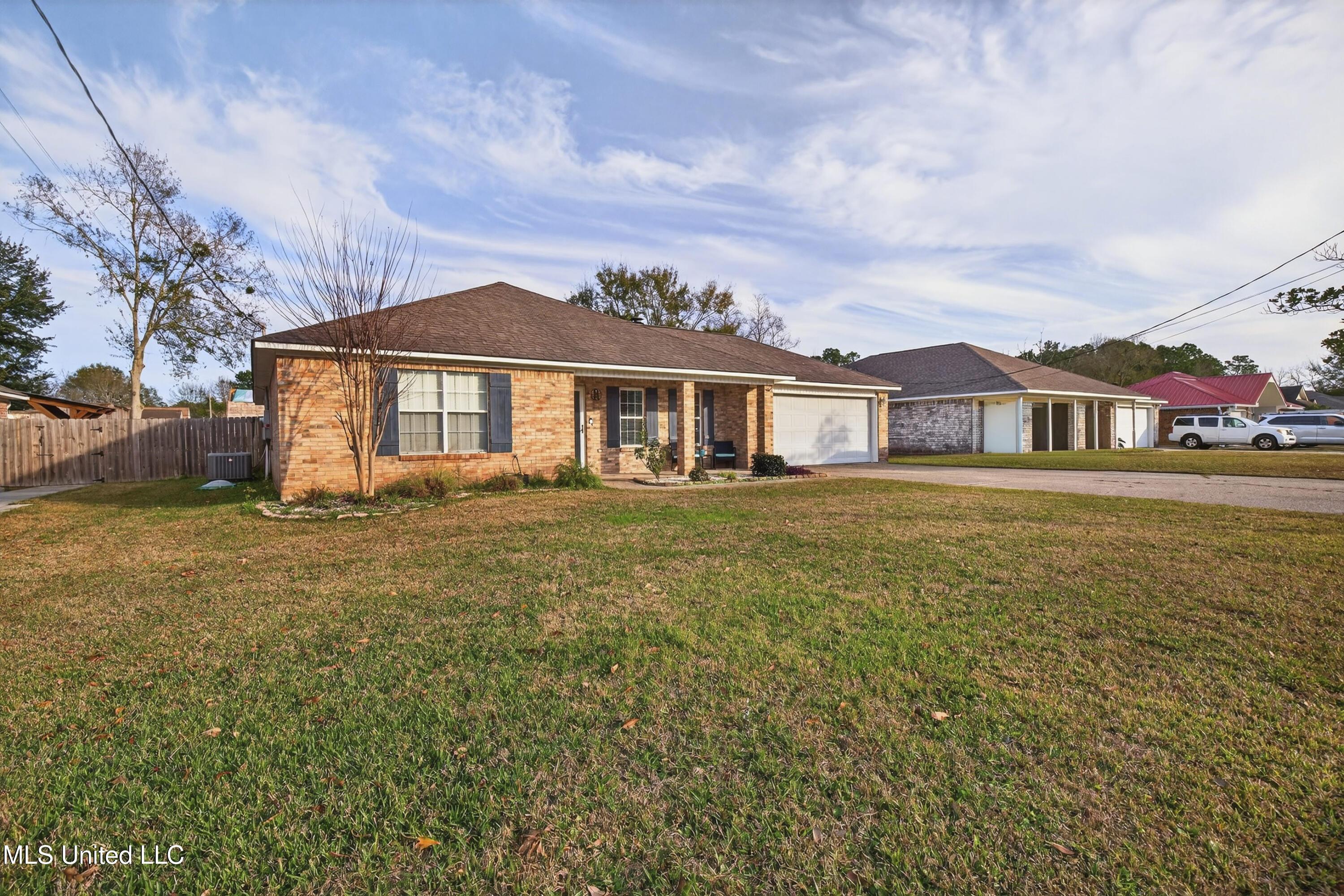 Image 3: 3524NEighthSt-3